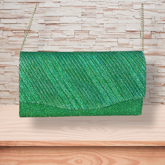 Bougie Bella's Show Giveaway 🐶 - Picture 3 of 12